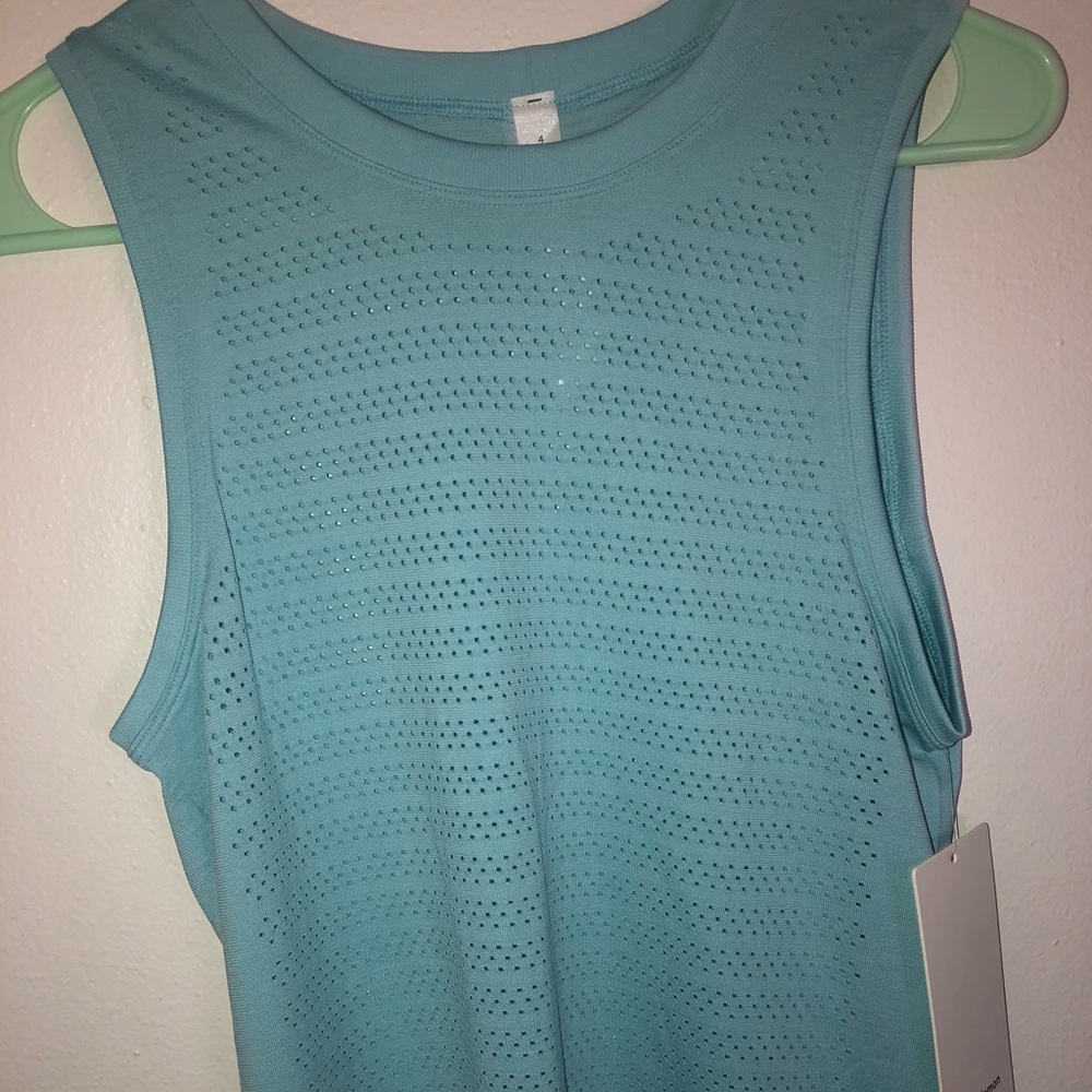 Lululemon swiftly breeze